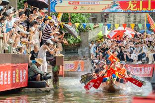 Hôm nay, tàu nhanh quay lưng lại với mặt trời, Leonard sẽ tiếp tục chiến đấu.